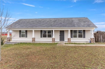 140 Denning Farm Ln, Benson, NC 27504