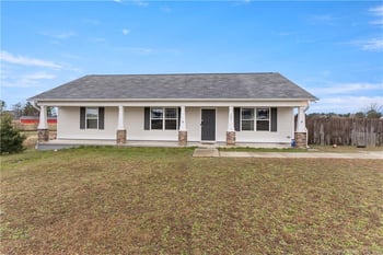 140 Denning Farm Ln, Benson, NC 27504