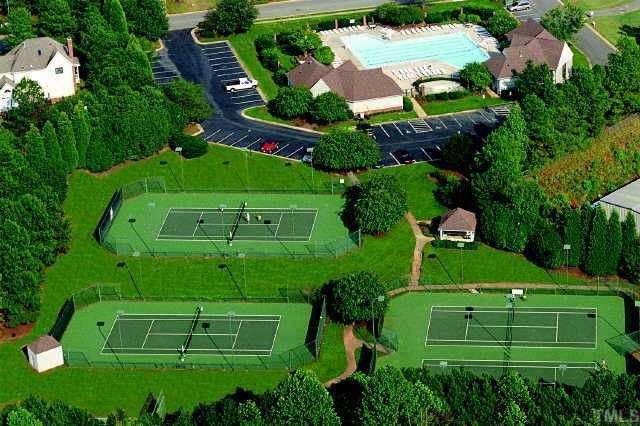 140 Flint Point Ln, Holly Springs, NC 27540