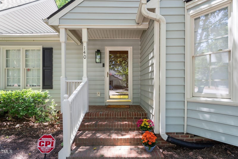 140 Heatherwood Dr, Apex, NC 27502