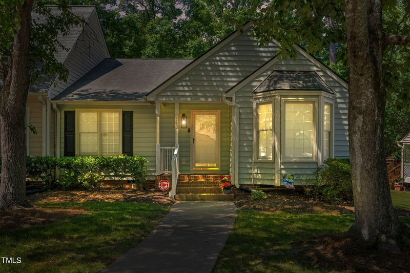 140 Heatherwood Dr, Apex, NC 27502