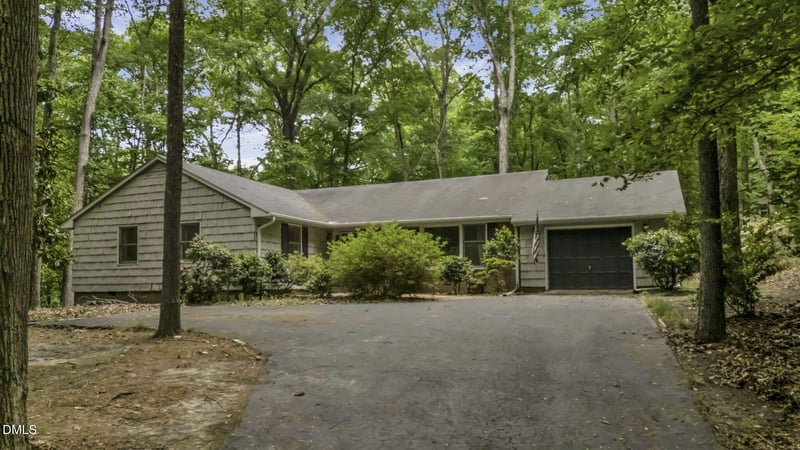 140 Holly Ln, Sanford, NC 27332
