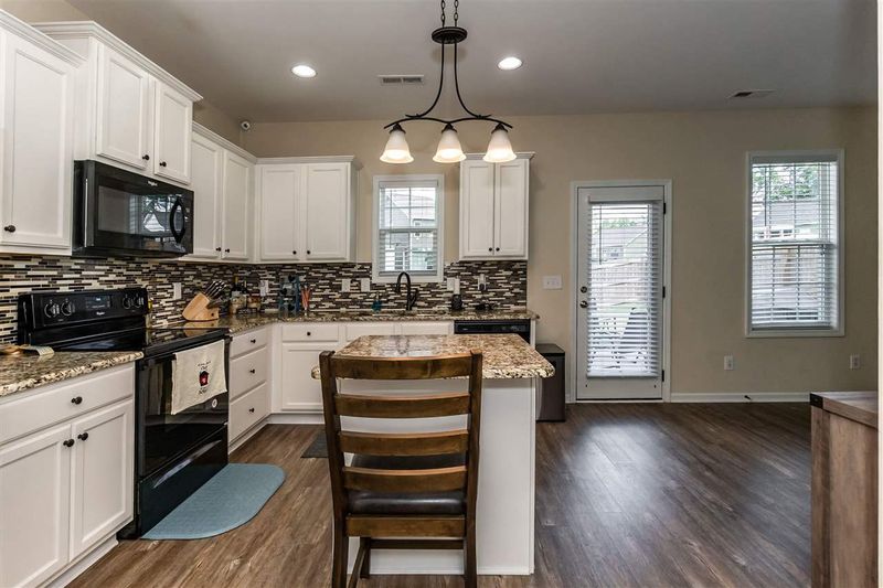 140 Mcdowell Pw, Clayton, NC 27520