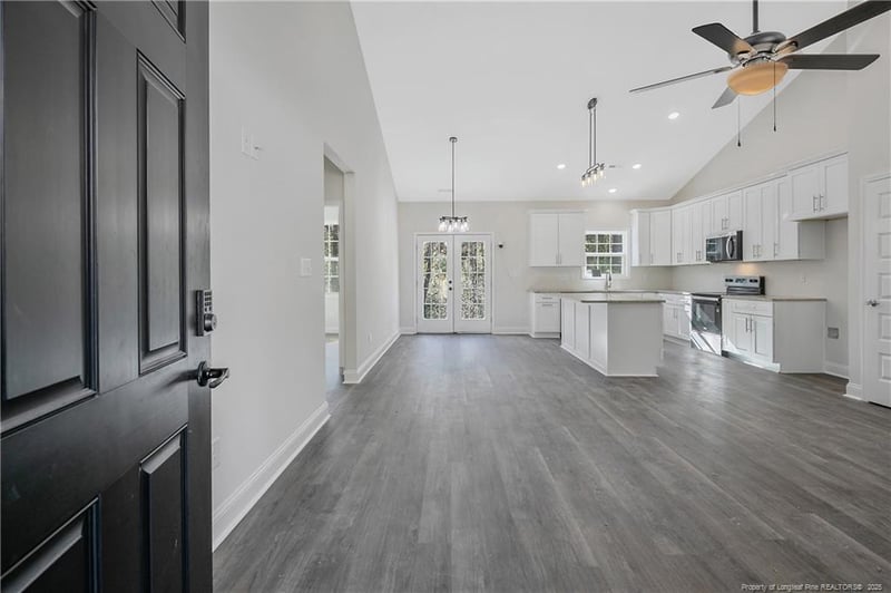 140 Mcneill St, Hope Mills, NC 28348