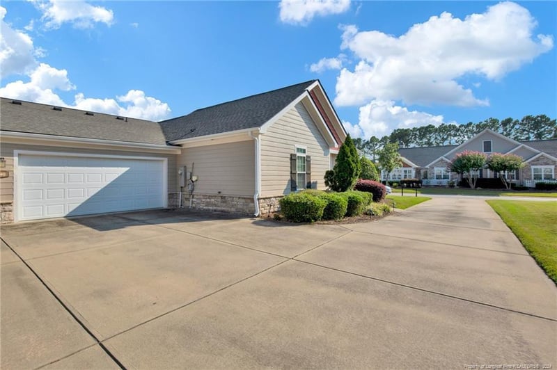 140 Nandina Ct, Fayetteville, NC 28311