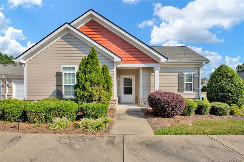 140 Nandina Ct, Fayetteville, NC 28311