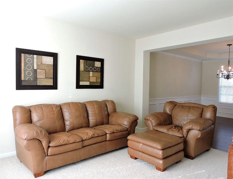 140 Windrush Ln, Durham, NC 27703
