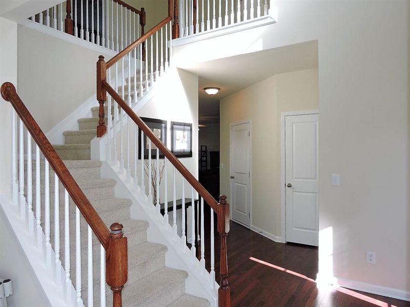 140 Windrush Ln, Durham, NC 27703