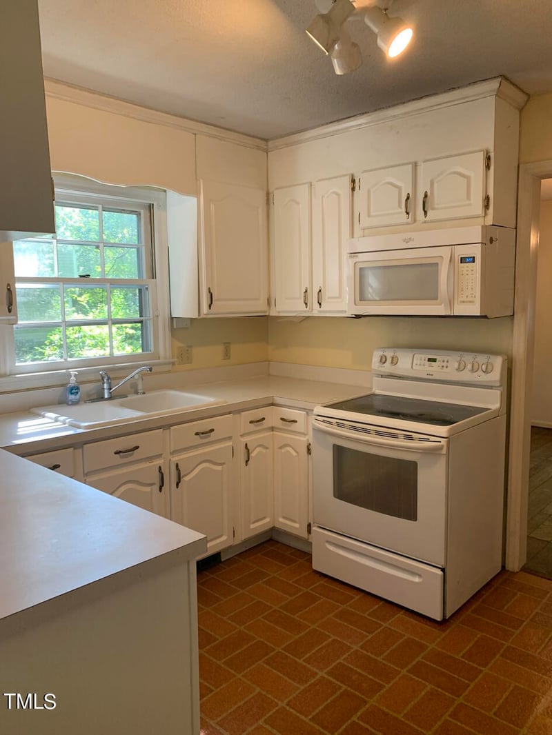 1400 Brigham Rd, Chapel Hill, NC 27517