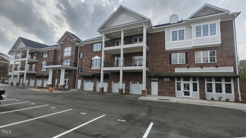 1400 Gathering Park Cir #202, Cary, NC 27519