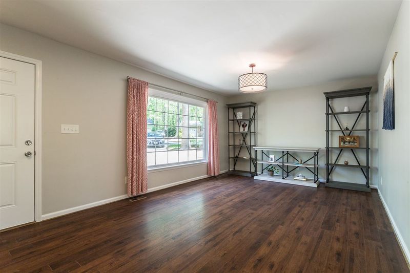 1400 Helmsdale Dr, Cary, NC 27511