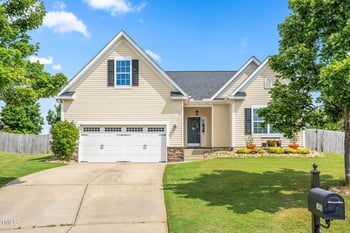 1400 Manley Ct, Fuquay Varina, NC 27526