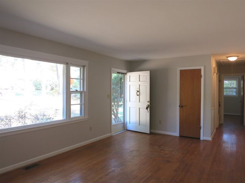 1400 Meadowbrook Dr, Garner, NC 27529
