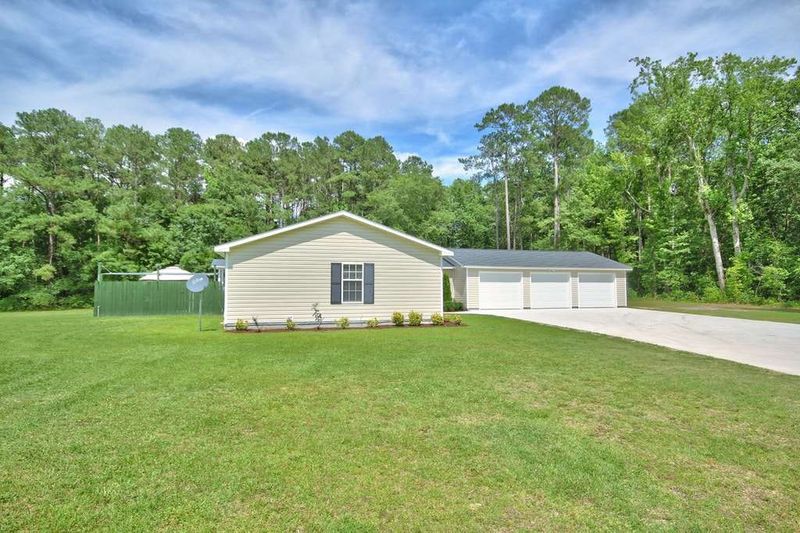 1400 W Oak St, Selma, NC 27576