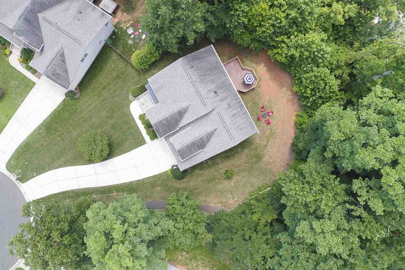 1400 Starmont Dr, Hillsborough, NC 27278