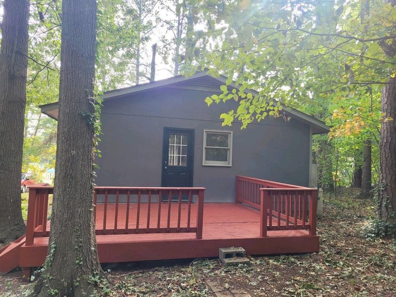 1401 Azalea Dr, Raleigh, NC 27607