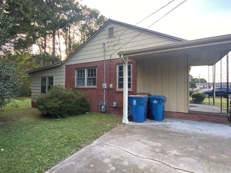 1401 W Divine St, Dunn, NC 28334