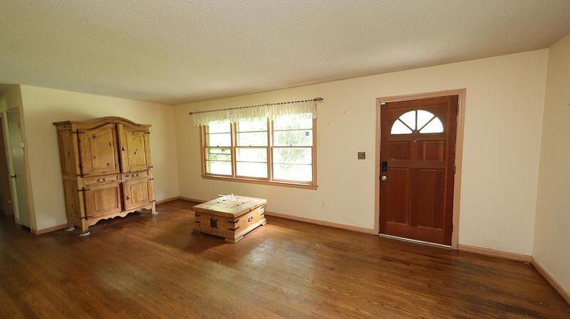 1401 Meadowbrook Dr, Garner, NC 27529