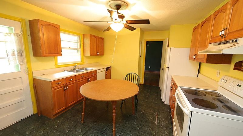 1401 Meadowbrook Dr, Garner, NC 27529