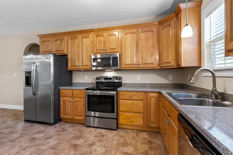 1401 Olde Mckenzie Dr, Holly Springs, NC 27540