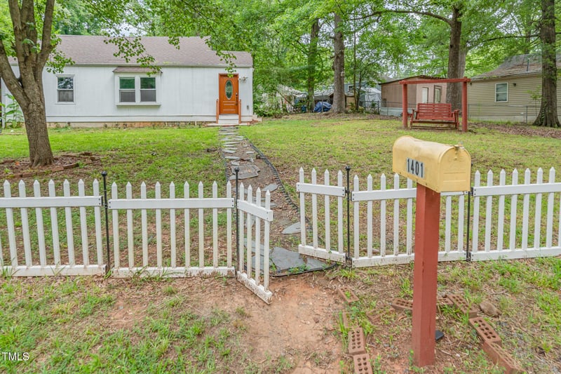 1401 Robinhood Rd, Durham, NC 27701