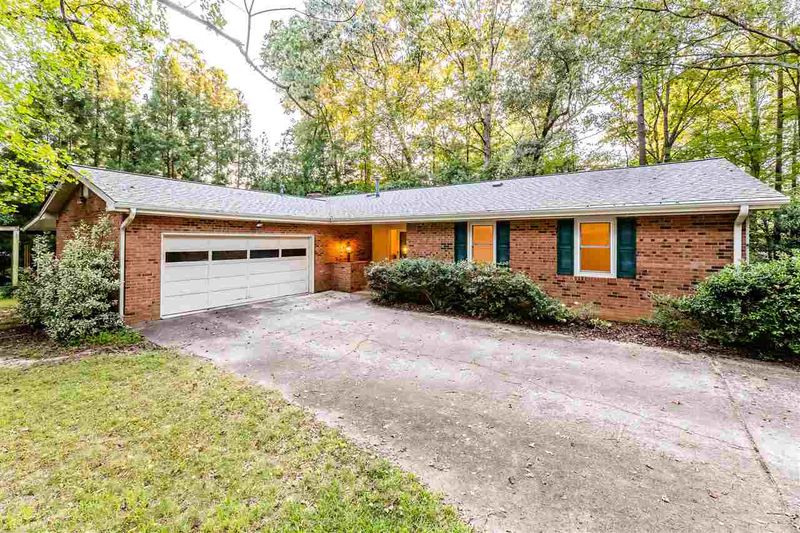 1402 Brunson Ct, Cary, NC 27511