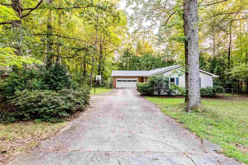 1402 Brunson Ct, Cary, NC 27511