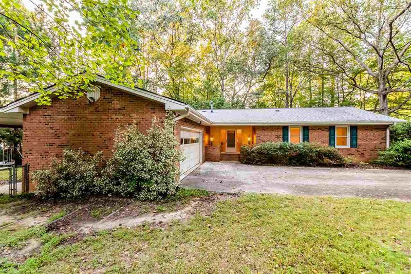 1402 Brunson Ct, Cary, NC 27511