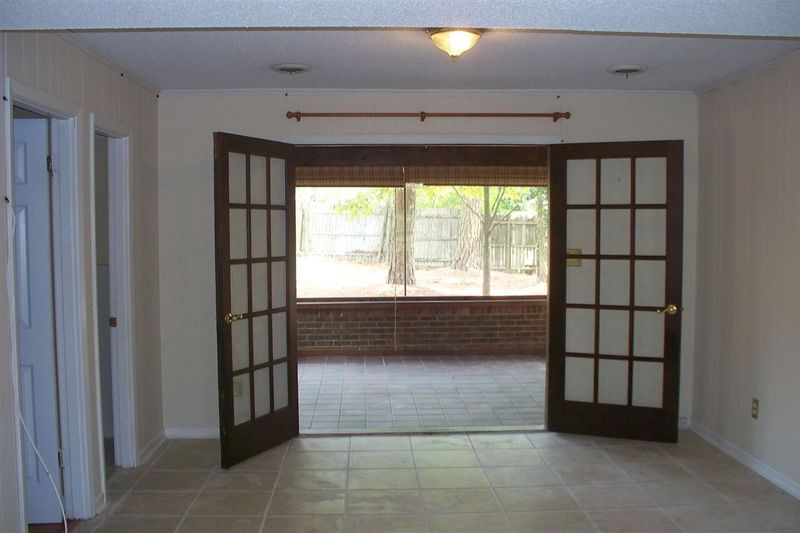 1402 Lakeshore Dr, Dunn, NC 28334