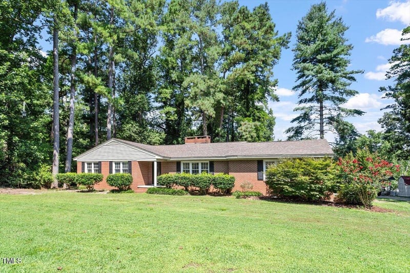 1402 Spring Ln, Sanford, NC 27330