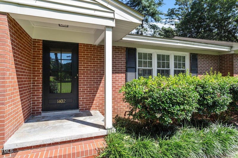 1402 Spring Ln, Sanford, NC 27330