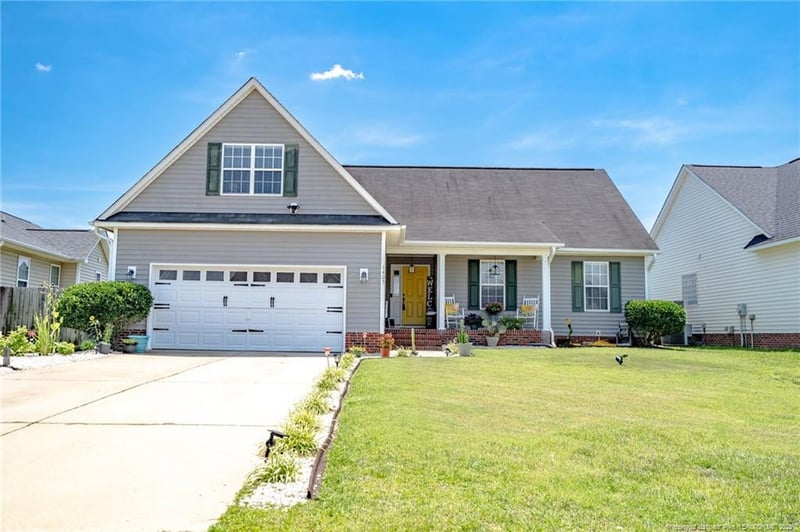 1403 Avoncroft Dr, Fayetteville, NC 28306
