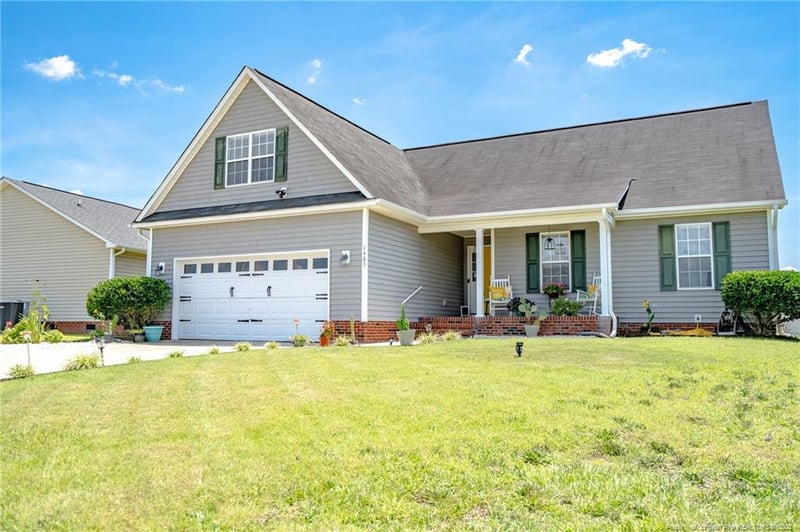 1403 Avoncroft Dr, Fayetteville, NC 28306