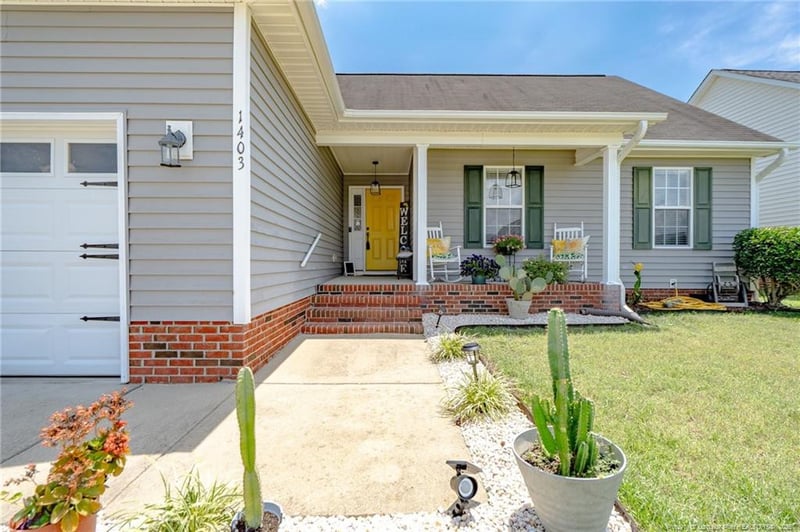 1403 Avoncroft Dr, Fayetteville, NC 28306