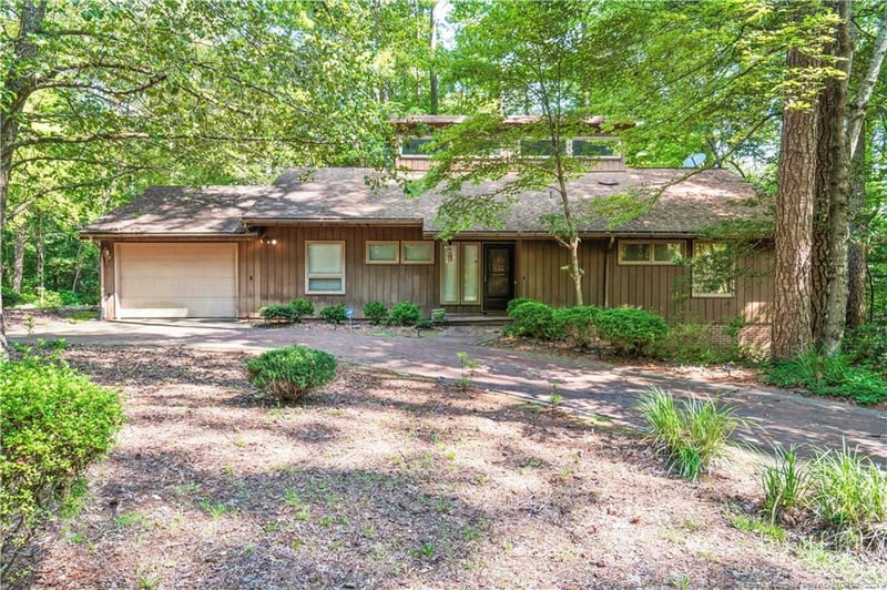 1403 W Carolina Dr, Sanford, NC 27332