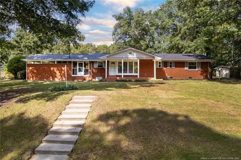 1403 Valencia Dr, Fayetteville, NC 28303