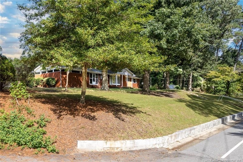 1403 Valencia Dr, Fayetteville, NC 28303