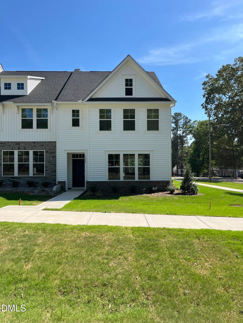 1404 Cooper St, Sanford, NC 27330