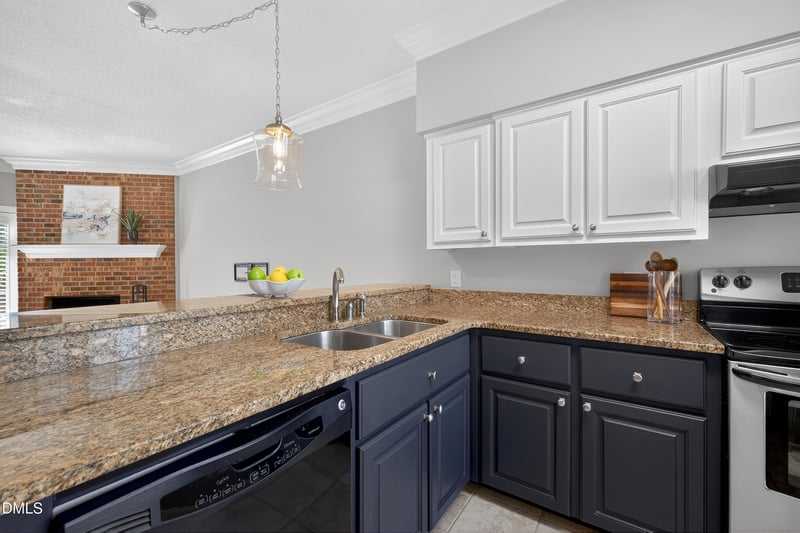 1404 Governors Ct, Raleigh, NC 27604