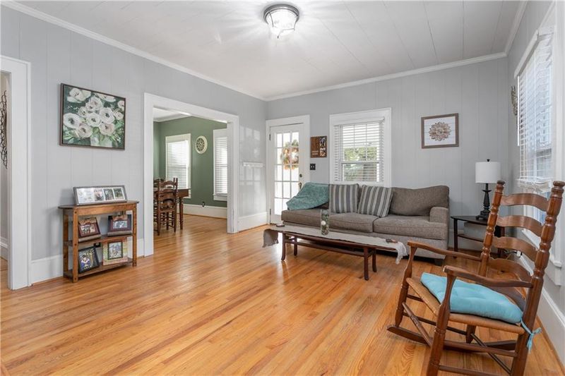 1404 Hawthorne Ln, Burlington, NC 27215