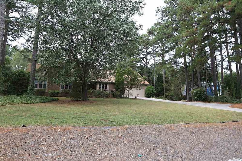 1404 Leanne Ct, Raleigh, NC 27606