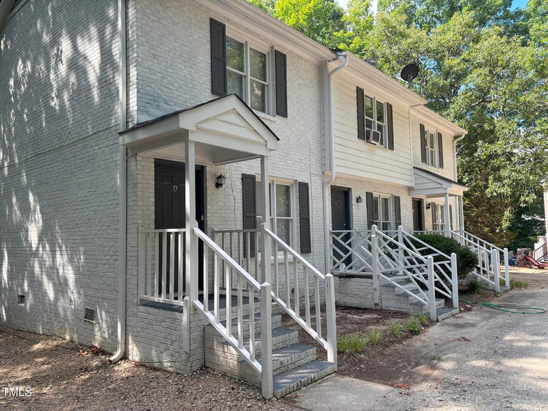 1405 Highview Ct, Raleigh, NC 27606