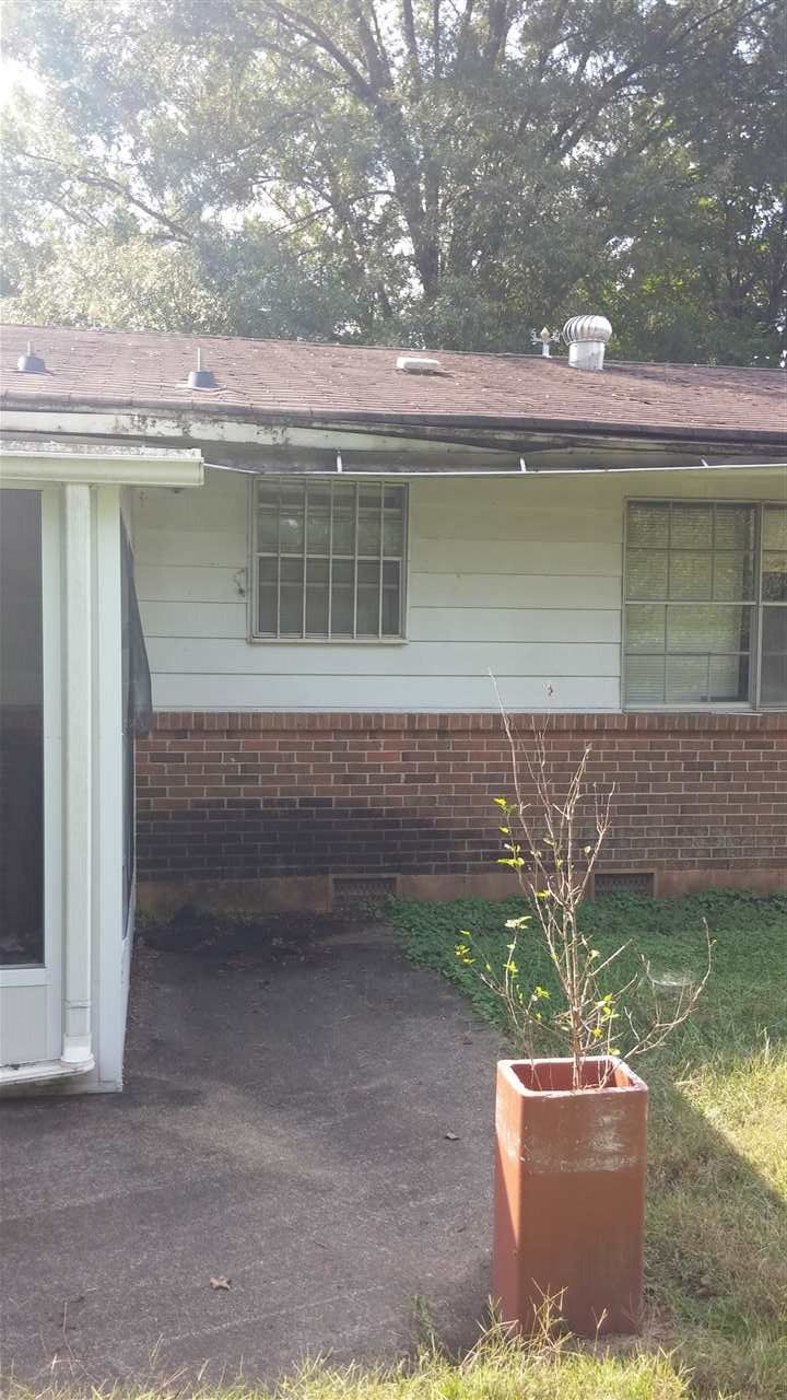 1405 Savannah Dr, Raleigh, NC 27610