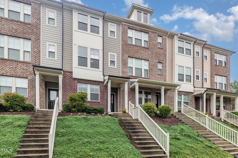 1405 Town Home Dr, Apex, NC 27502