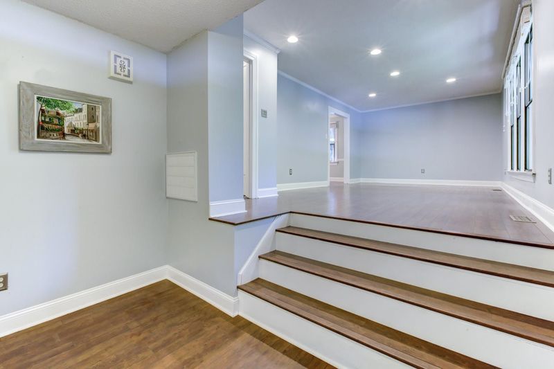 1407 Brunson Ct, Cary, NC 27511