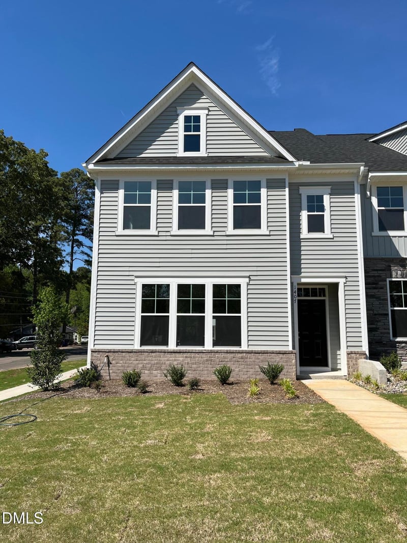 1407 Goldsboro Ave, Sanford, NC 27330