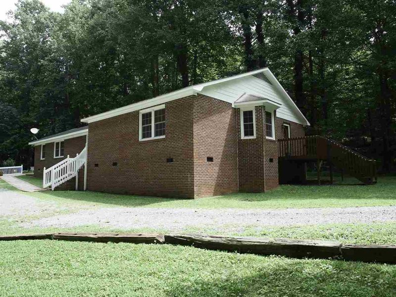 1407 Meadow Ln, Chapel Hill, NC 27516