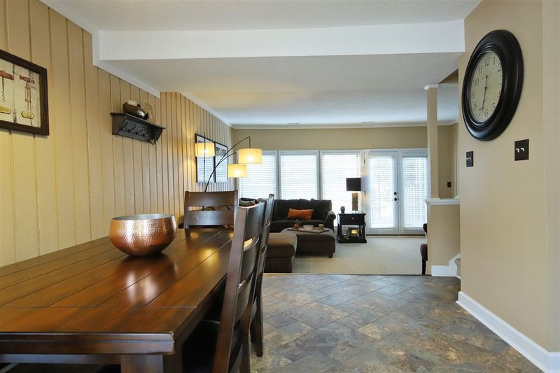 1407 Oak Tree Dr, Chapel Hill, NC 27517