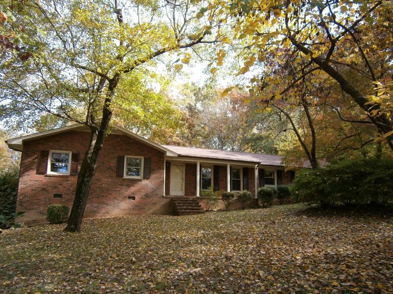 1407 Shamrock Dr, Burlington, NC 27215