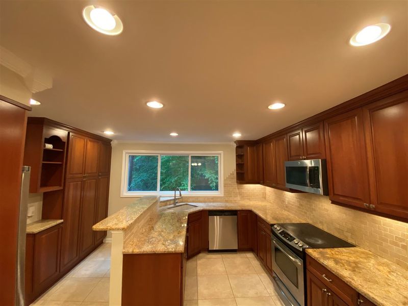 1408 Lakepark Dr, Raleigh, NC 27612